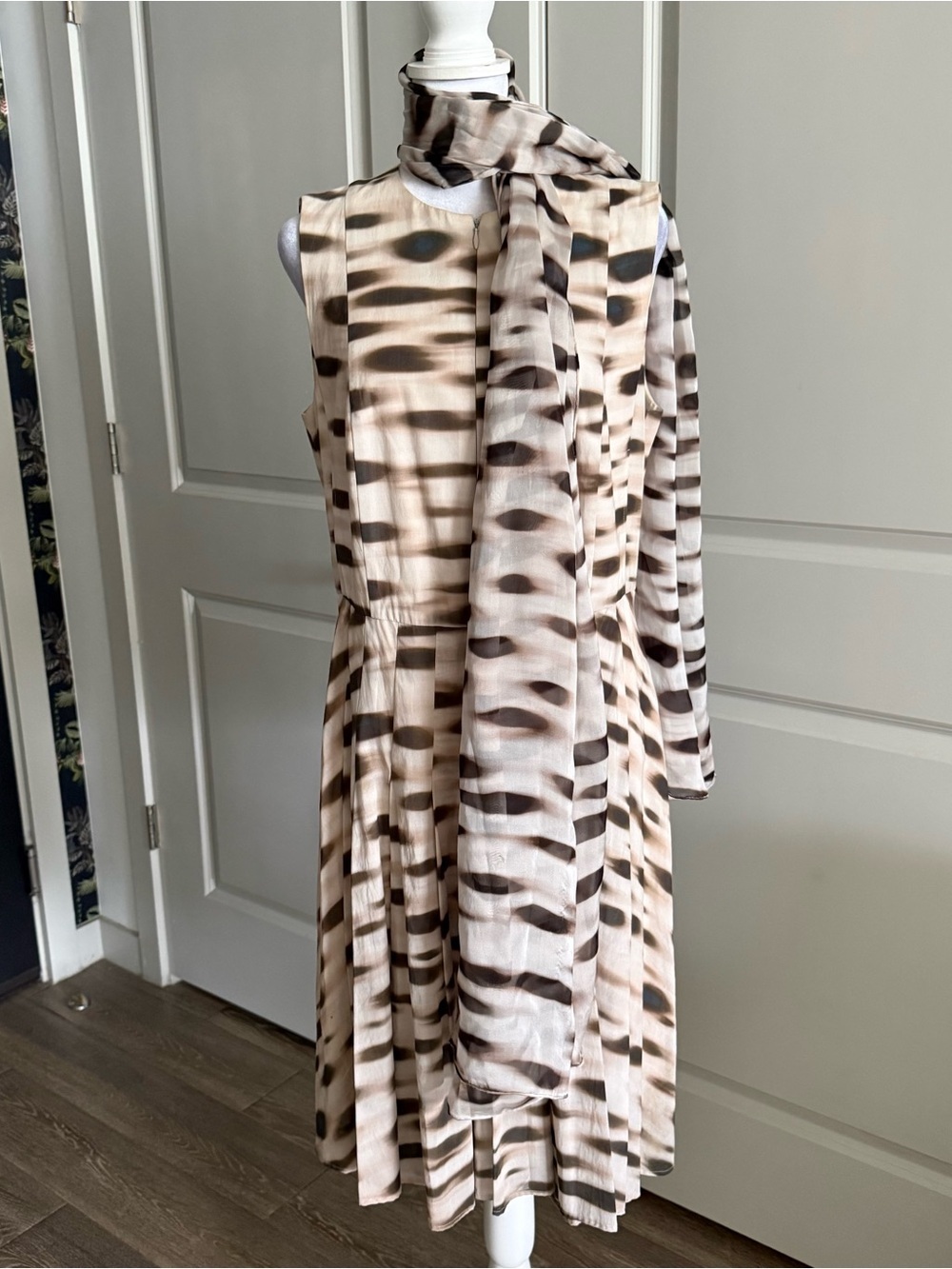 AKRIS Neutral Print Sleeveless Shift Dress with Matching Silk Scarf Size 10